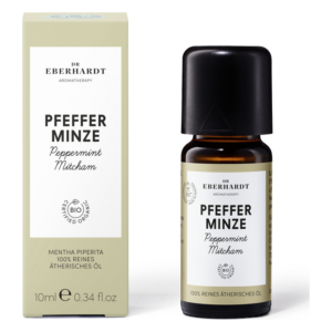Braune Flasche mit ätherischem Öl aus Pfefferminze in einer hellen Verpackung mit beschreibendem Etikett.