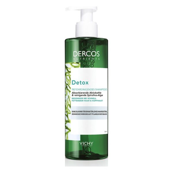 Grüne Flasche mit Pumpverschluss für ein tiefenreinigendes Shampoo mit Aktivkohle und Spirulina-Alge.