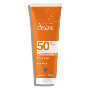 Sonnenmilch mit SPF 50 in einer orangefarbenen Tube, beschriftet als 100% unsichtbar und trockene Berührung, 250 ml.