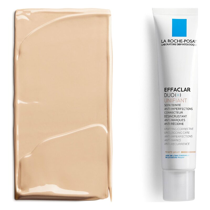 Eine Tube La Roche-Posay Effaclar Duo(+), neben einem Farbton von Foundation, in einer sanften Beigefarbe.