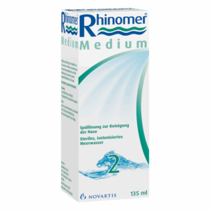Verpackung von Rhinomer Medium, einer isotonischen Spüllösung zur Nasenreinigung in einer 135 ml Box.