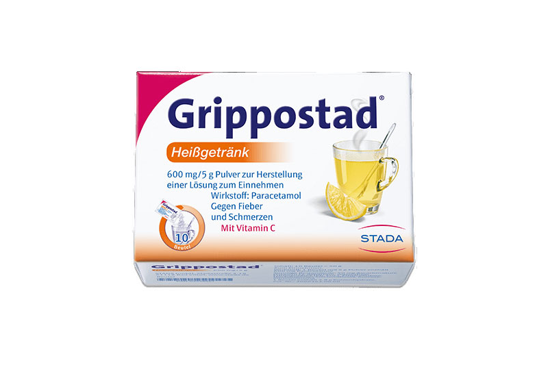 Grippostad_Heissgetraenk_2025.png Packung Grippostad Heiβgetränk mit einem Glas Heißgetränk, Zitrone und Informationsdetails zu Inhalt und Anwendung.